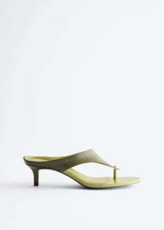 Tacones bajos de cuero