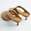 Tacones bajos de cuero