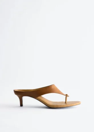 Tacones bajos de cuero