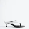 Tacones bajos de cuero