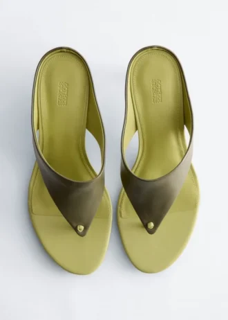 Tacones bajos de cuero
