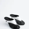 Tacones bajos de cuero