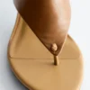 Tacones bajos de cuero