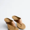 Tacones bajos de cuero