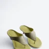 Tacones bajos de cuero