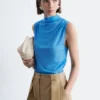 Top con cuello alto fruncido