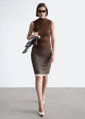 Top con cuello alto fruncido