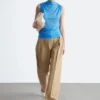 Top con cuello alto fruncido