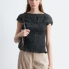 Top con cuello barco fruncido