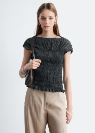 Top con cuello barco fruncido