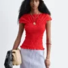 Top con cuello barco fruncido