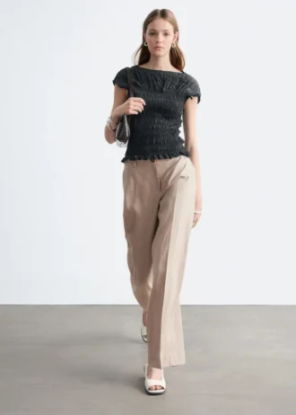 Top con cuello barco fruncido