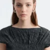 Top con cuello barco fruncido