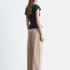 Top con cuello barco fruncido