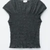Top con cuello barco fruncido
