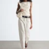 Top con cuello barco texturizado