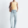 Top con cuello barco texturizado
