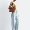 Top con cuello barco texturizado