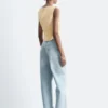 Top con cuello barco texturizado
