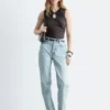 Top con cuello en forma de ojo de cerradura y fruncidos