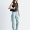 Top con cuello en forma de ojo de cerradura y fruncidos
