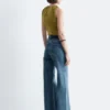 Top con cuello en forma de ojo de cerradura y fruncidos