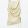 Top con cuello vuelto y cordón