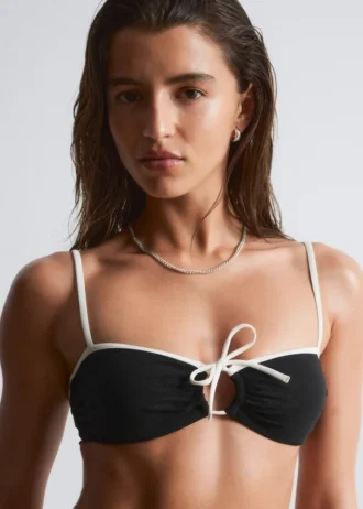 Top de bikini bandeau con lazo delantero