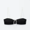 Top de bikini bandeau con lazo delantero