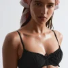 Top de bikini con aros y detalle de lazo