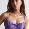 Top de bikini con aros y detalle de lazo