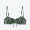 Top de bikini con aros y detalle de lazo
