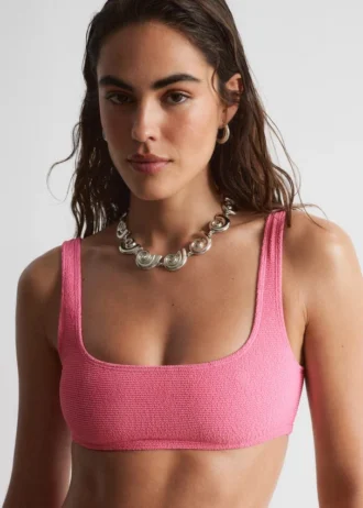 Top de bikini con cuello cuadrado y textura