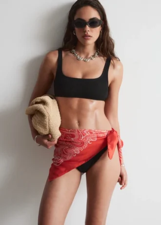 Top de bikini con cuello cuadrado y textura