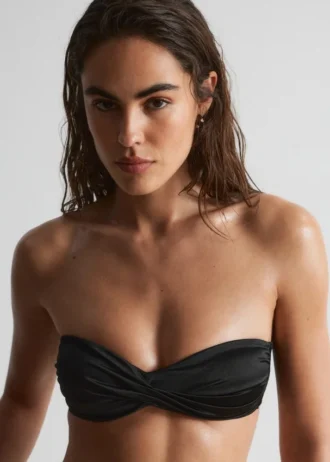 Top de bikini con fruncidos