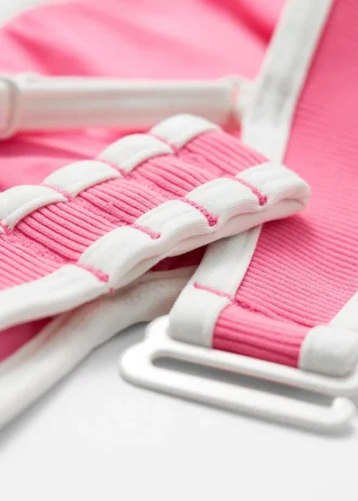 Top de bikini con ribete en contraste
