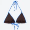 Top de bikini triangular con ribetes en contraste