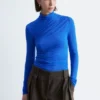 Top de cuello alto drapeado