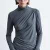 Top de cuello alto drapeado