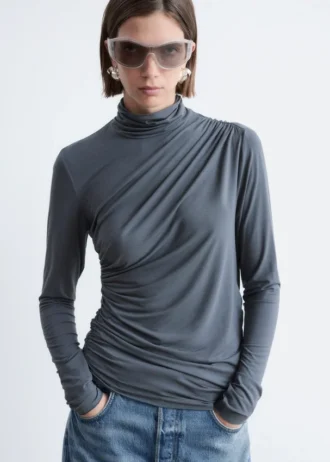 Top de cuello alto drapeado