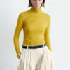 Top de cuello alto drapeado