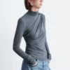 Top de cuello alto drapeado