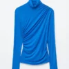 Top de cuello alto drapeado