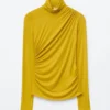 Top de cuello alto drapeado