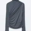 Top de cuello alto drapeado