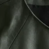 Top de cuero con hombros retorcidos