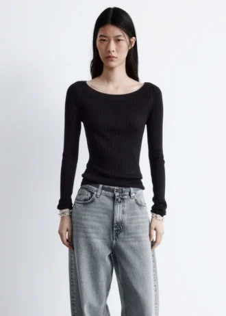 Top de punto elástico con cuello barco