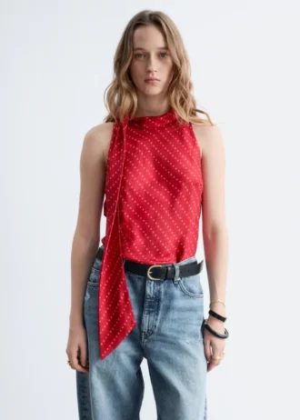 Top de seda con cuello tipo pañuelo