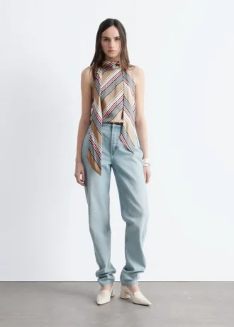 Top de seda con cuello tipo pañuelo