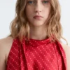 Top de seda con cuello tipo pañuelo